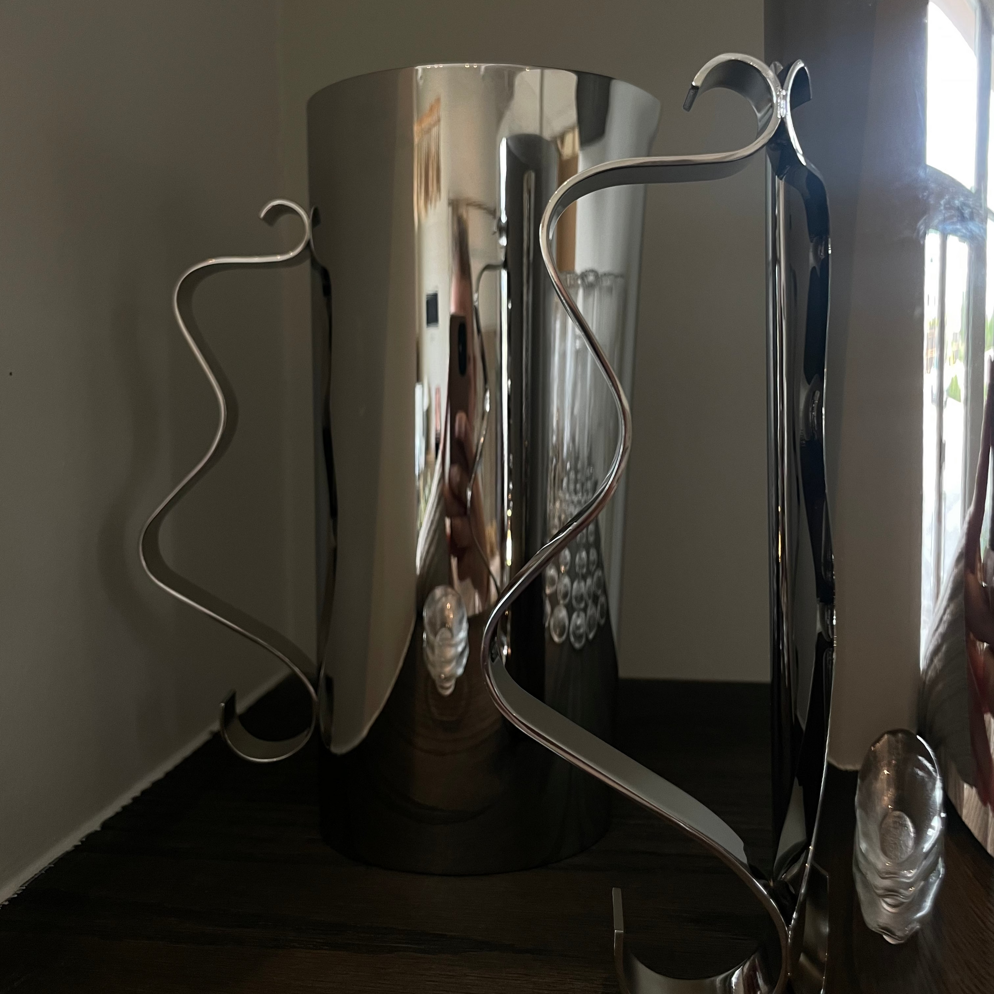 Squiggle Pitcher