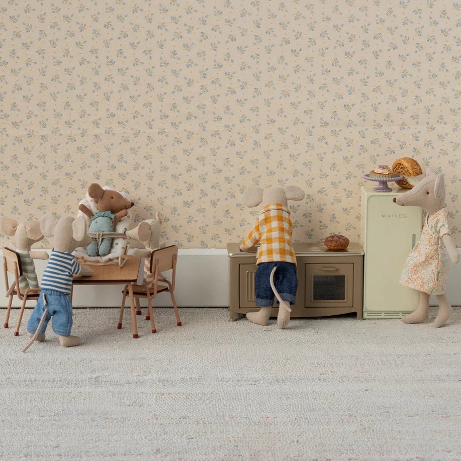 Brown Mouse Kitchen - Annie &amp; Flora
