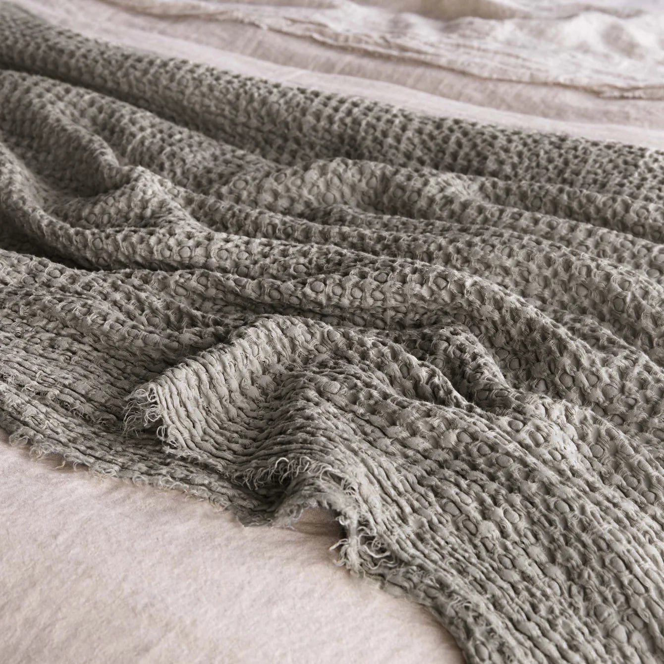 Flocca Linen Blanket - Annie &amp; Flora