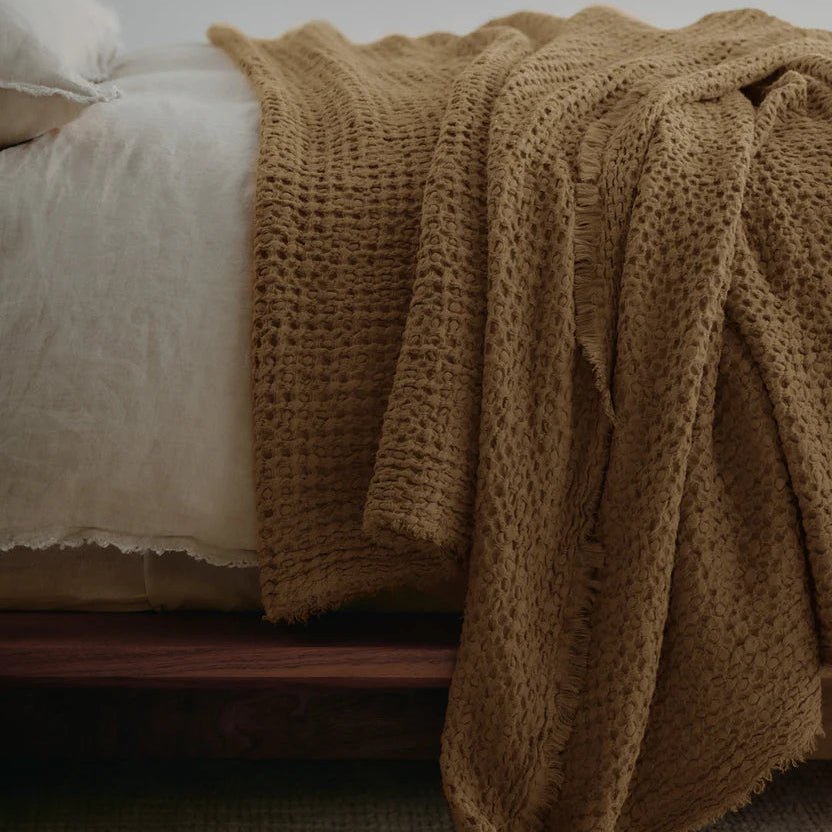 Flocca Linen Blanket in Russo - Annie & Flora