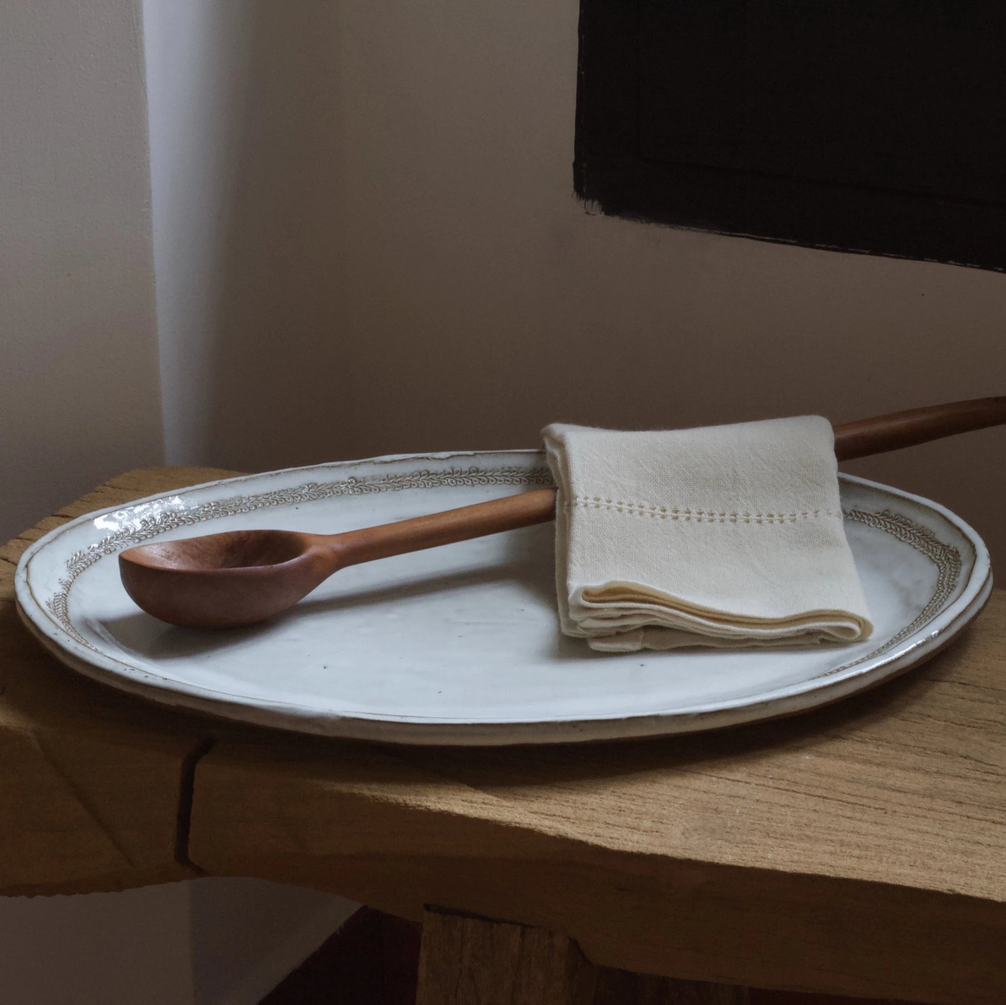 Grand Stoneware Platter - Annie & Flora