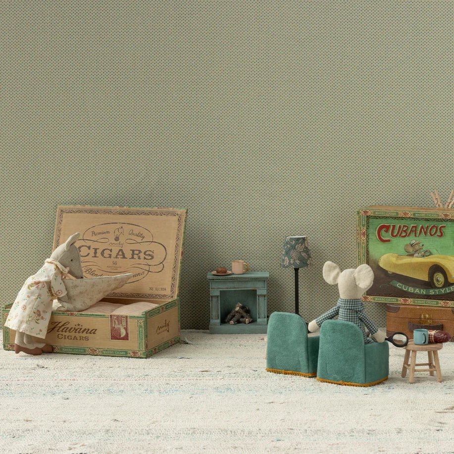 Grandma &amp; Grandpa Mice in Cigarbox - Annie &amp; Flora