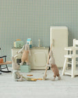 Miniature Kitchen - Annie & Flora