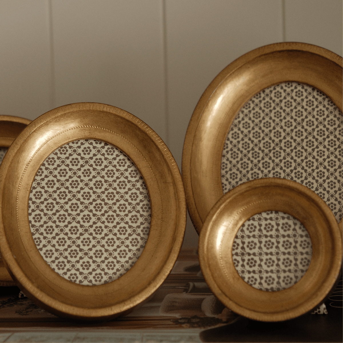 Oval Gold Leaf Frame - Annie &amp; Flora