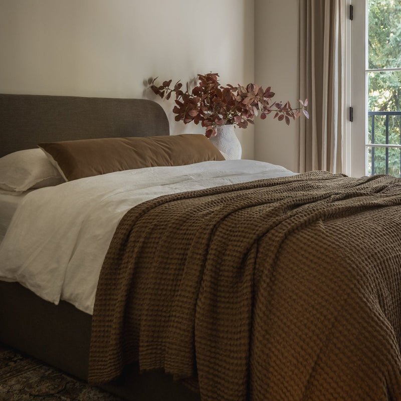 Skirted Mae Bed - Annie & Flora