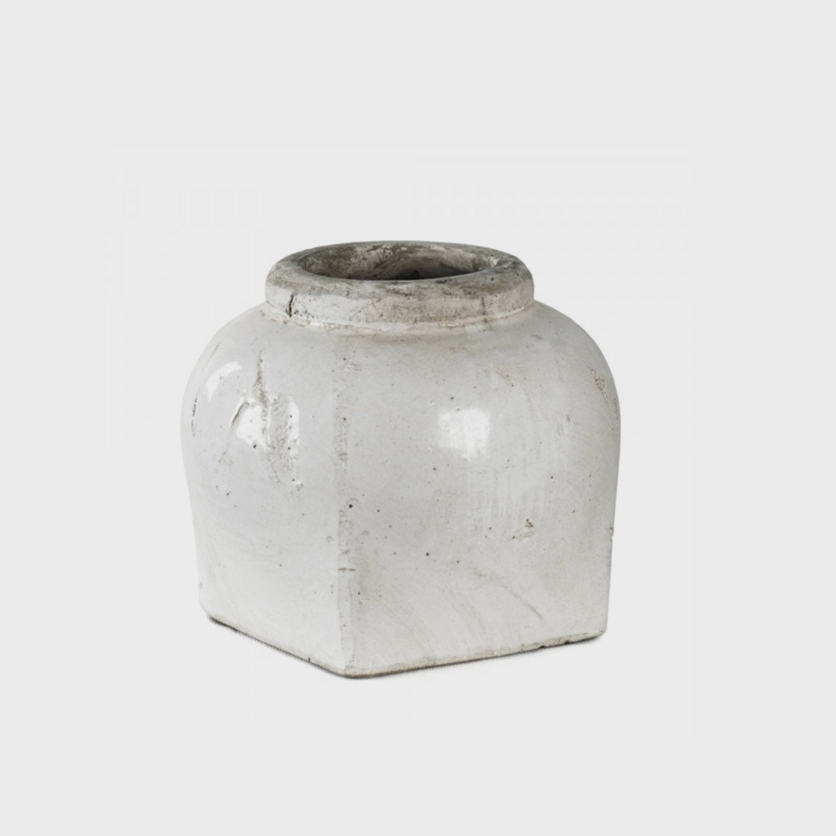 Distressed Vase in White - Annie &amp; Flora